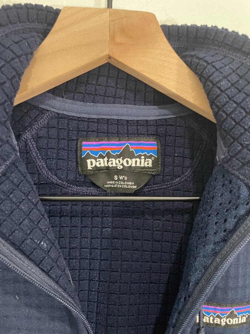 Patagonia R1, small flaw